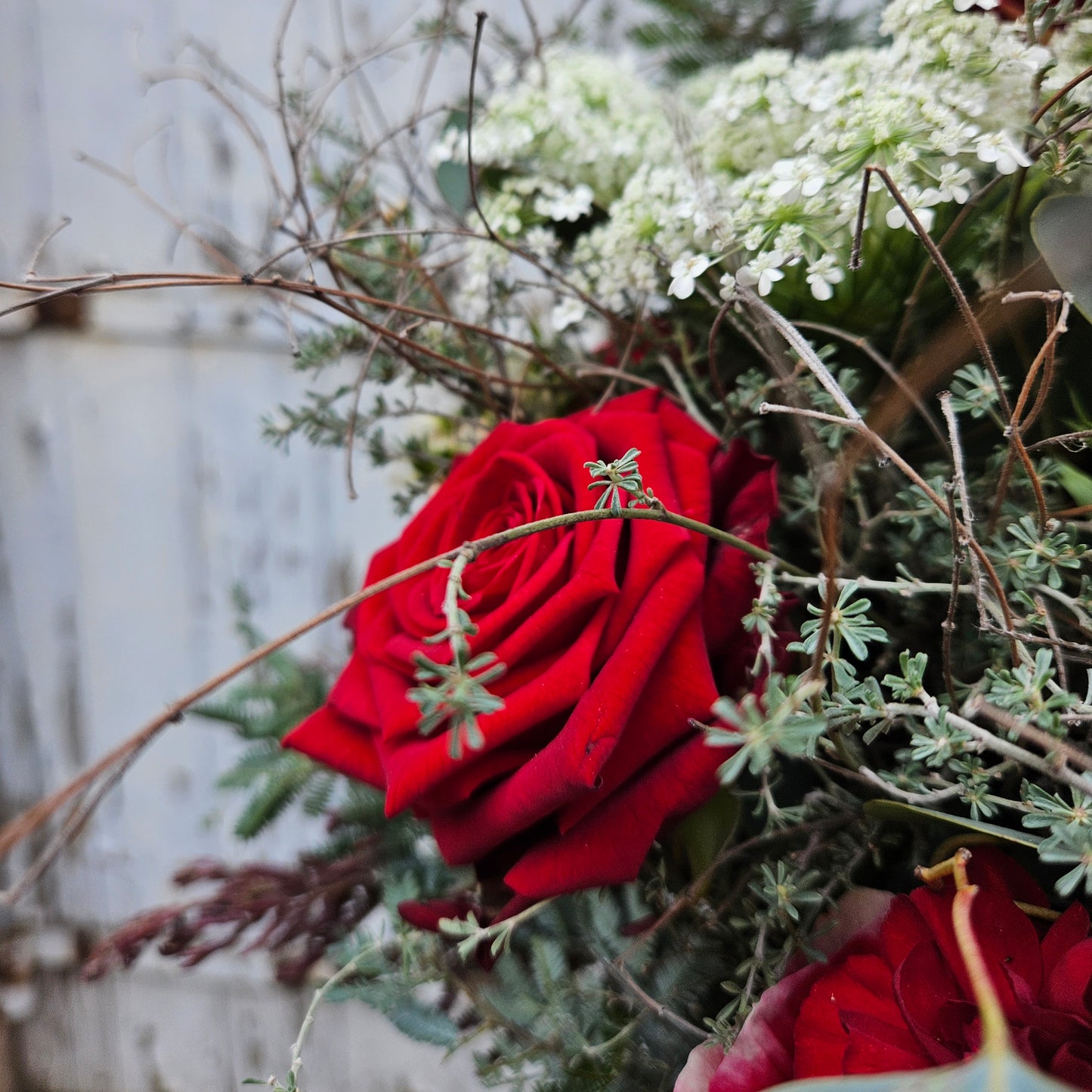 Bouquet mat Initialen aus Holz als Topping