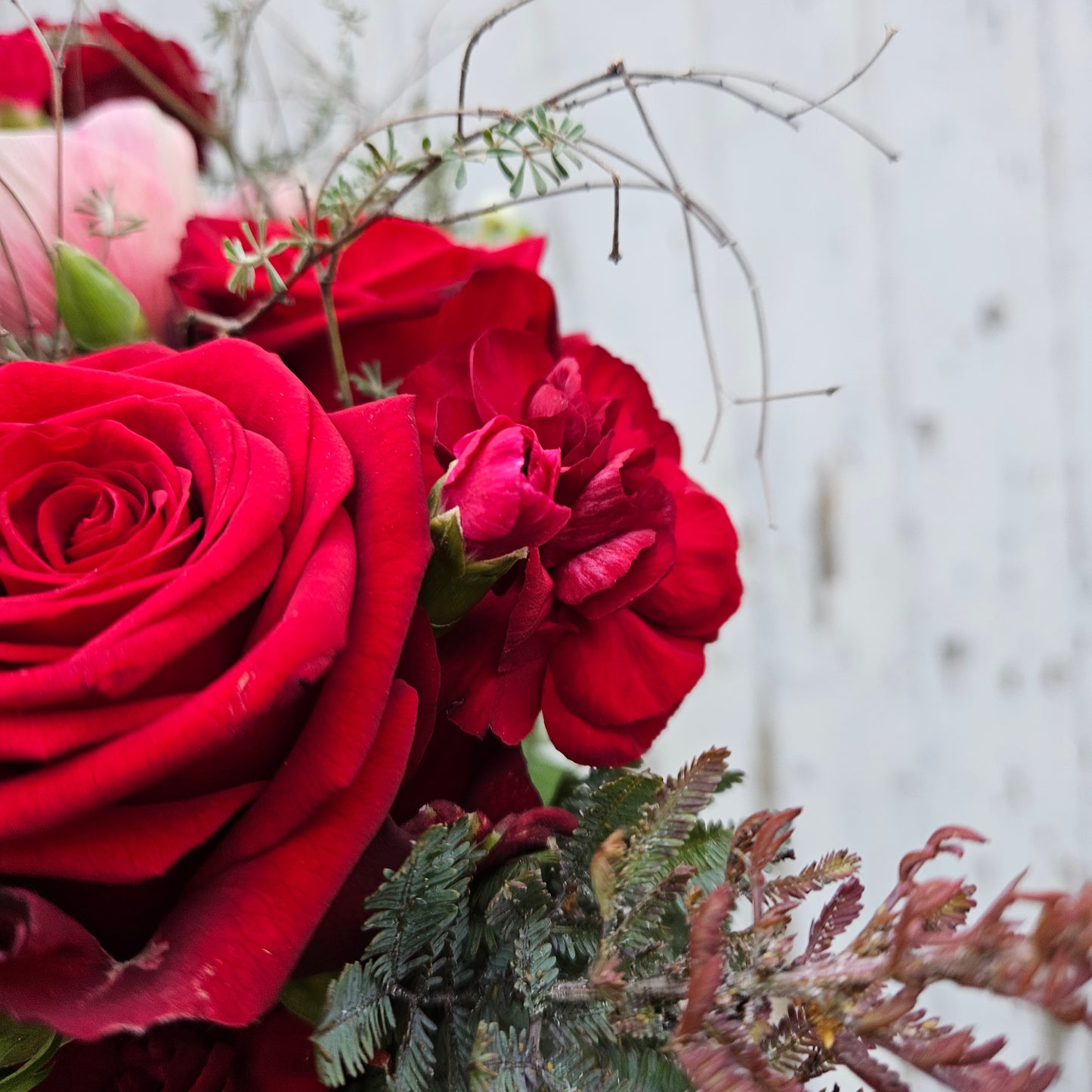 Bouquet mat Initialen aus Holz als Topping