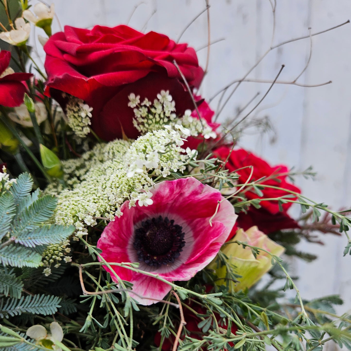 Bouquet mat Initialen aus Holz als Topping