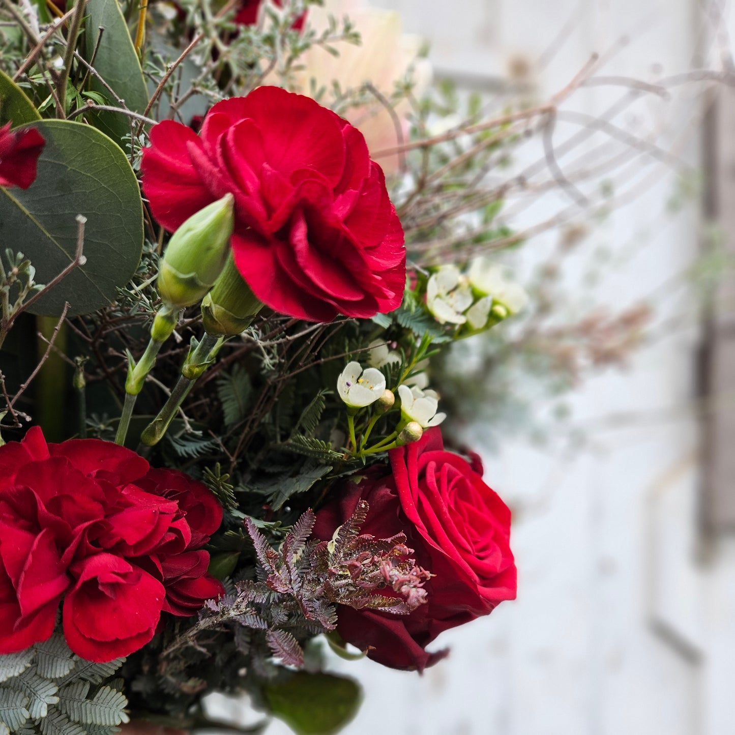 Bouquet mat Initialen aus Holz als Topping