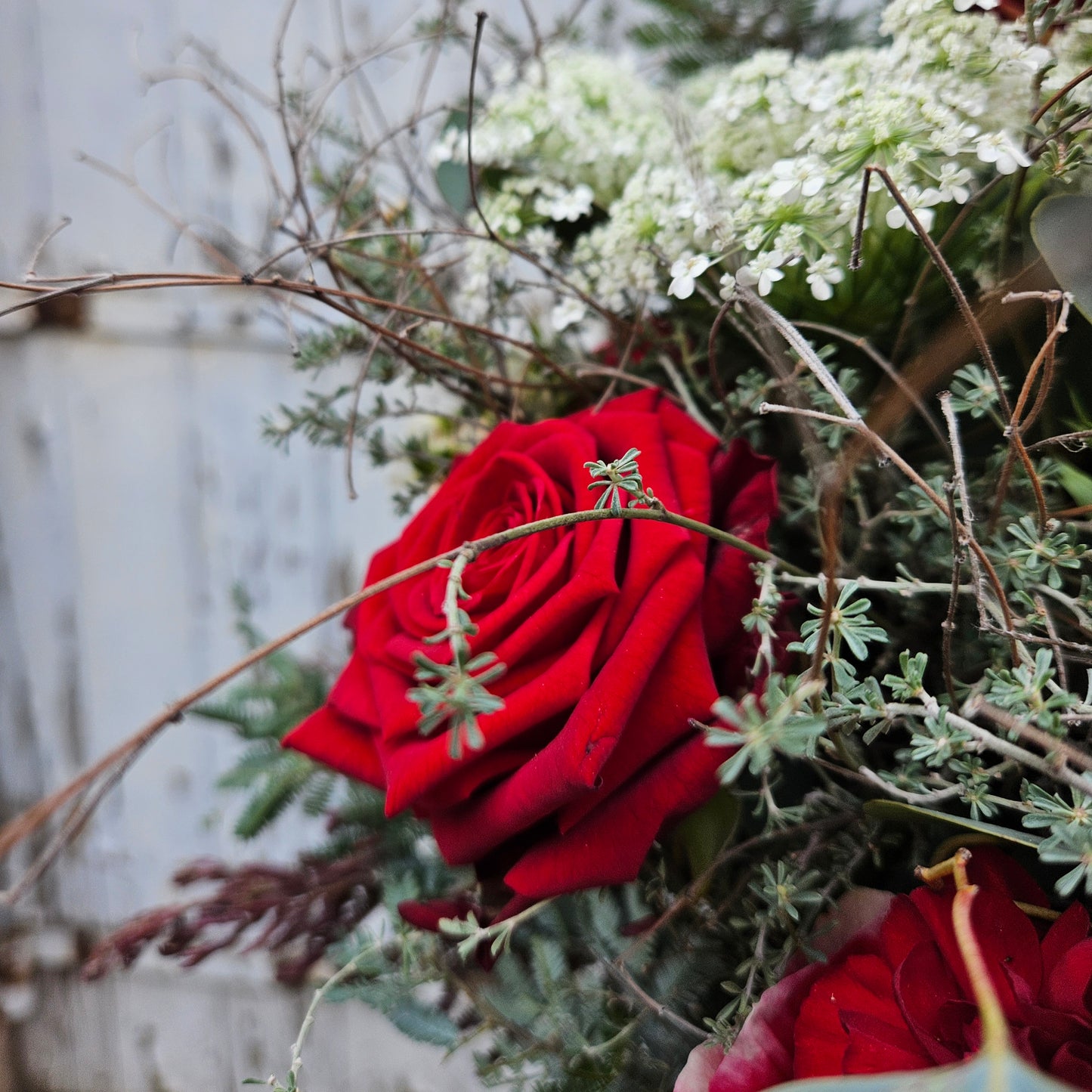 Bouquet  mat Initialen aus Holz als Topping