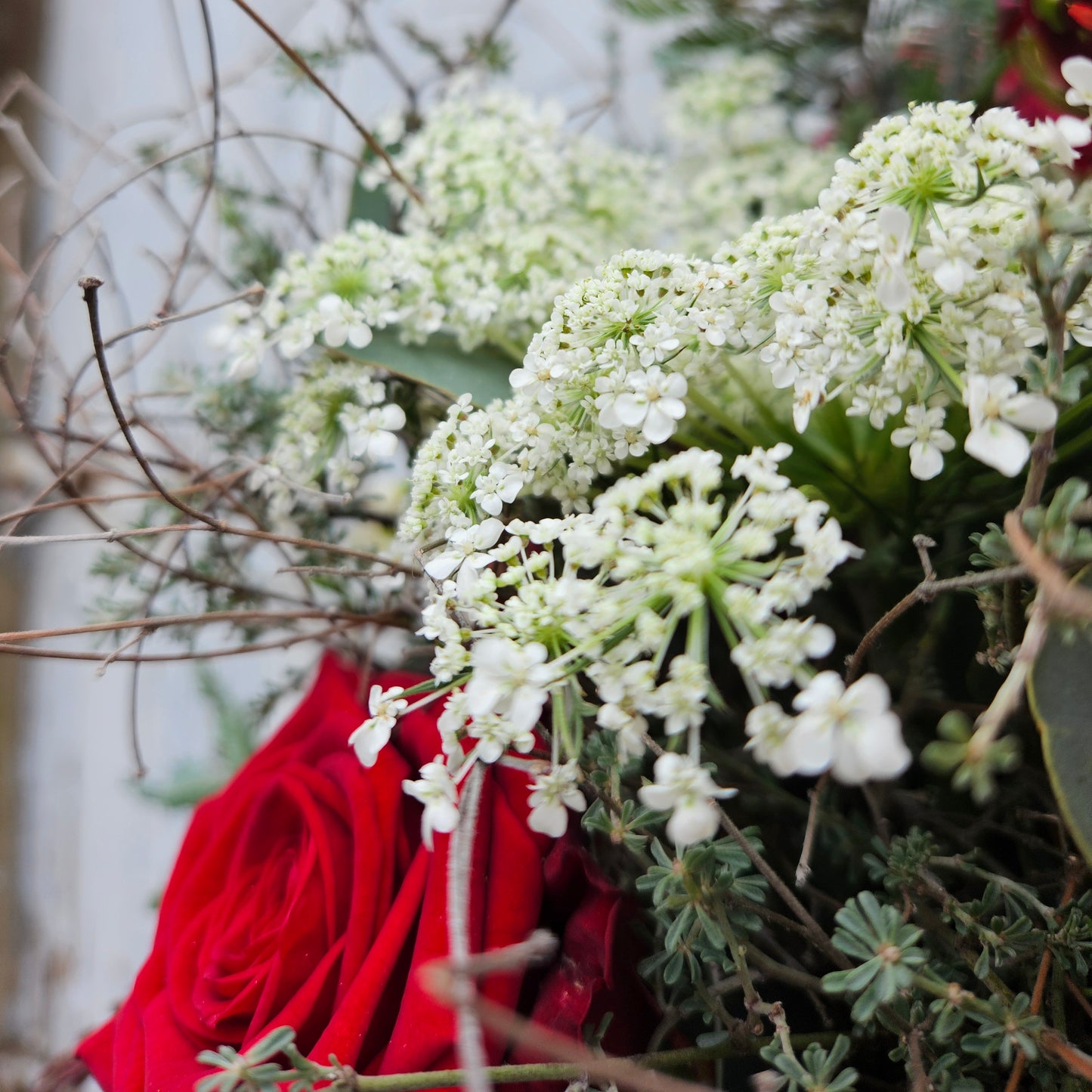 Bouquet  mat Initialen aus Holz als Topping