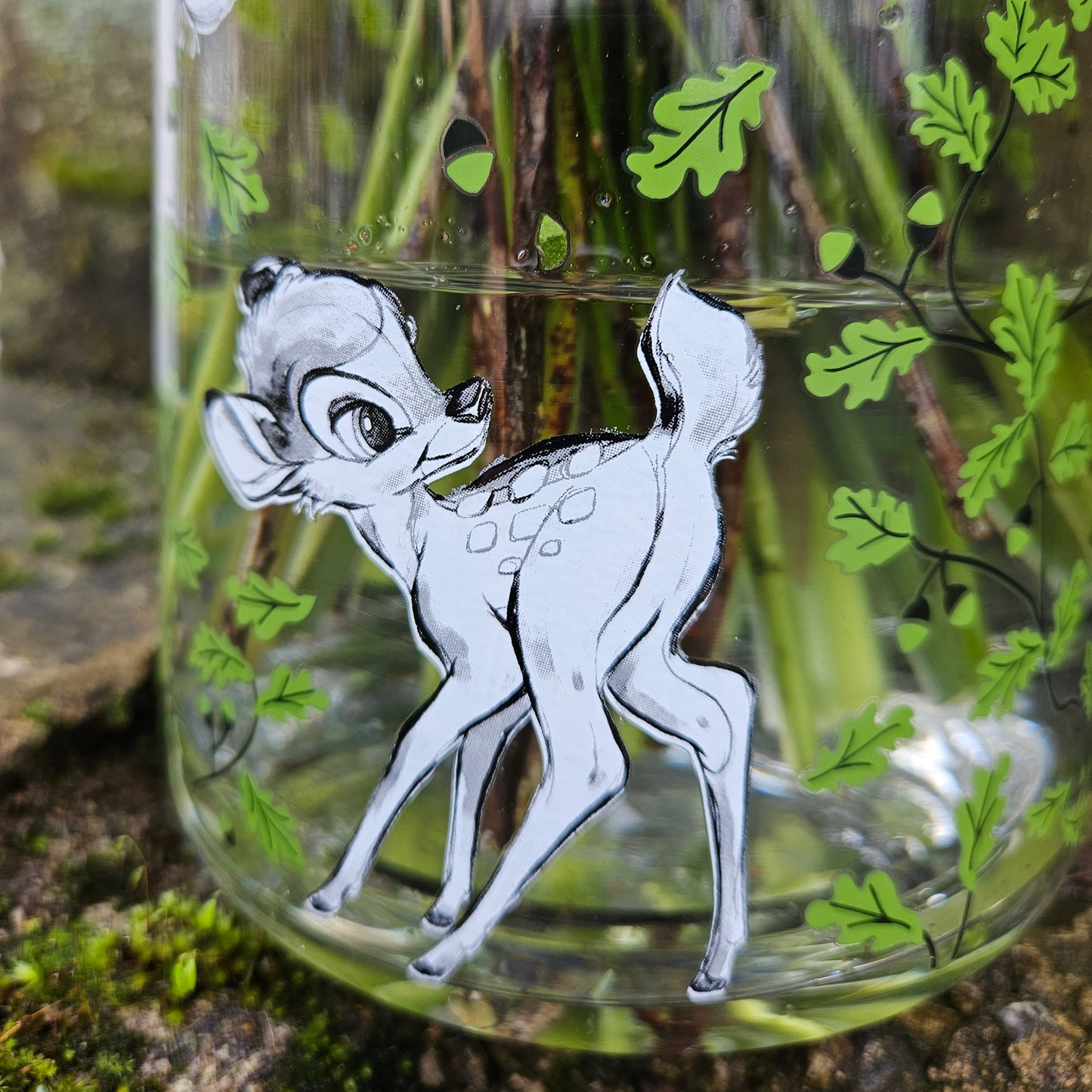 Vase Bambi gefëllt mat Blummen