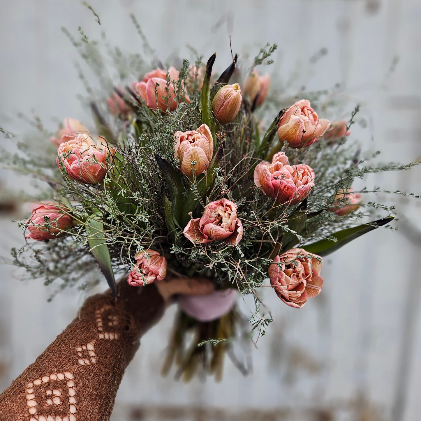 Bouquet de tulipes VIP Double Brownie (ce bouquet DOIT être commandé à au moins 5 degrés sur Virauser et à moins que vous ne soyez flexible avec la taille des tulipes, il fonctionnera également pour 2-3 degrés)