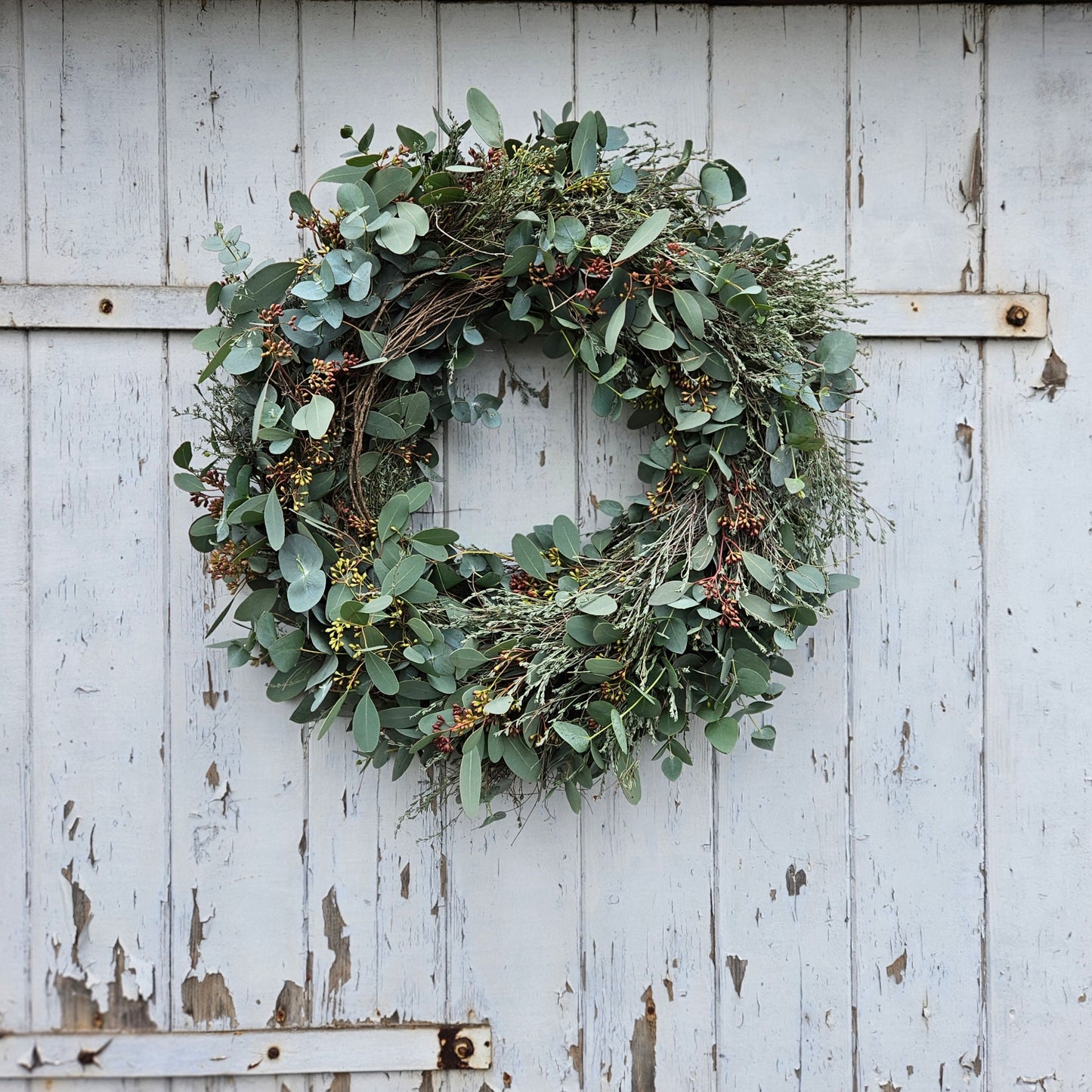 Wreath for and d'Dier made from 2 types of eucalyptus on threshed thyme