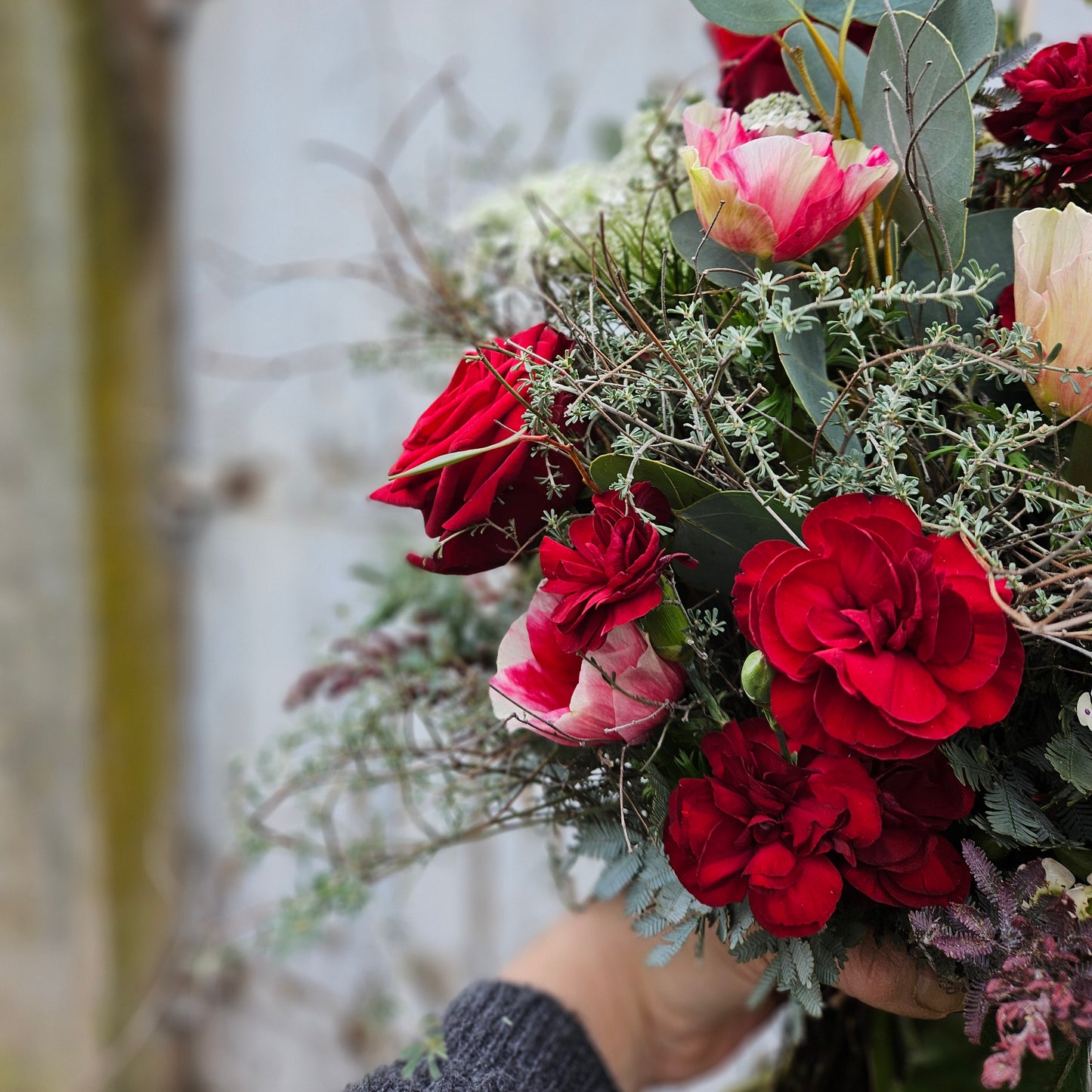 Bouquet  mat Initialen aus Holz als Topping