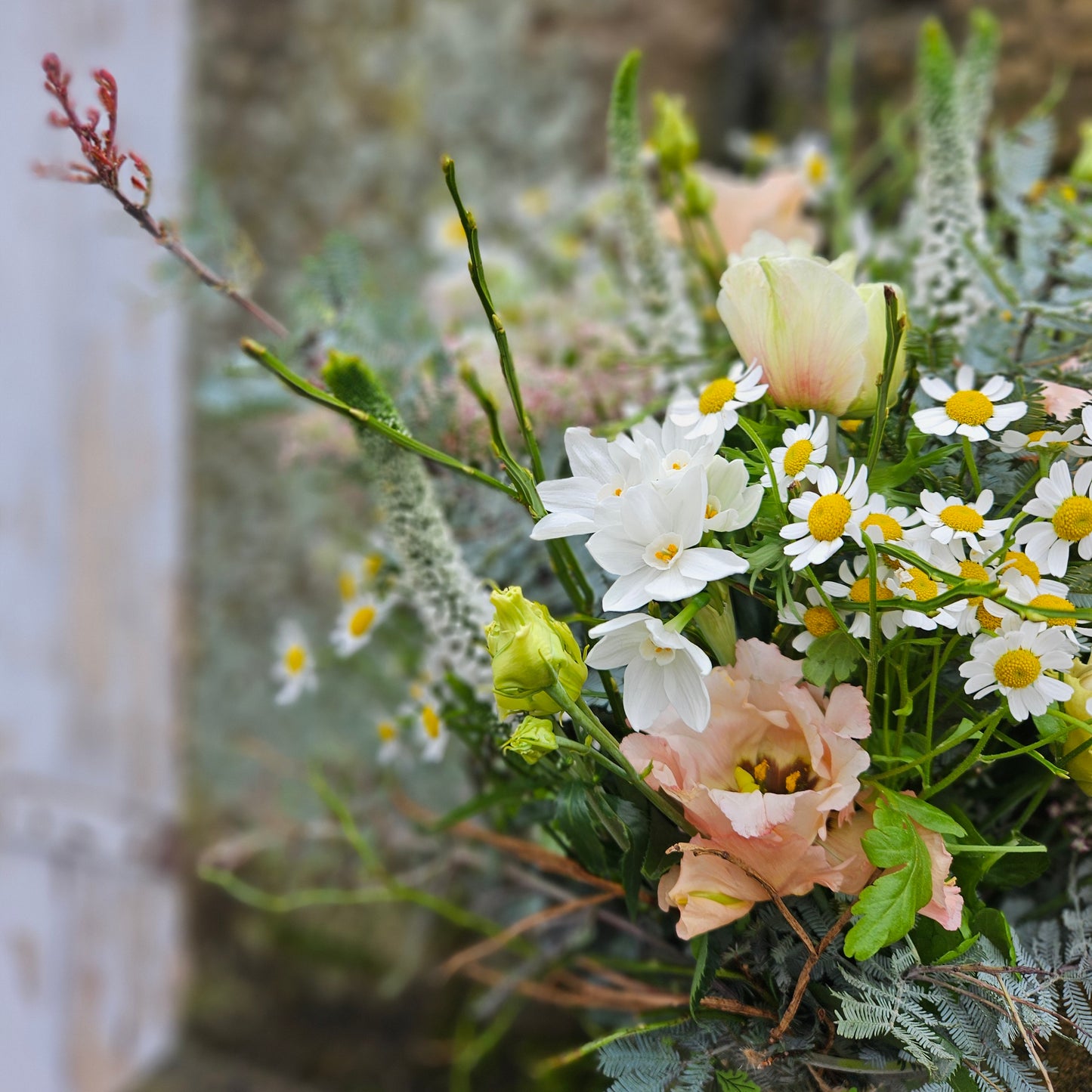 Vase Bambi gefëllt mat Blummen